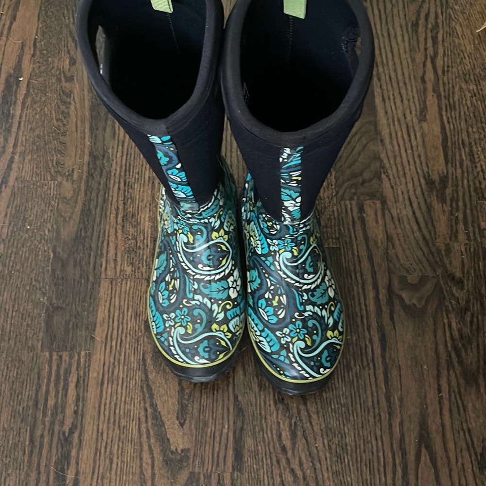 BOGS women’s size 8 pull on boots